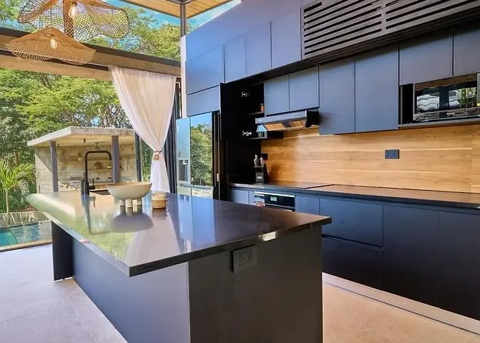 Infinity Pool Villa, 10 Min Walk To & Dining Villa